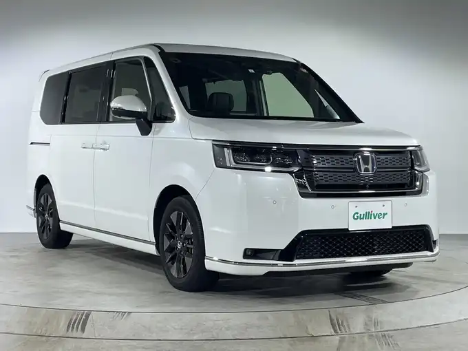 新着情報“ステップワゴンe:HEVスパーダ”2023年式プラチナホワイトパール入荷しました！