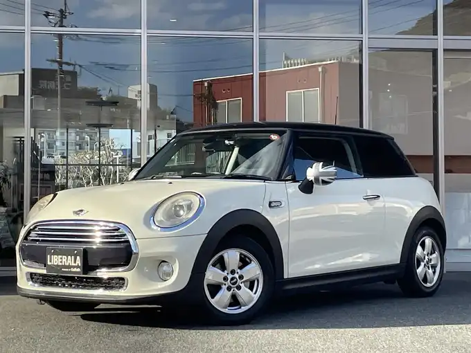 新着情報“ＭＩＮＩクーパー”2016年式ペッパー・ホワイト入荷しました！