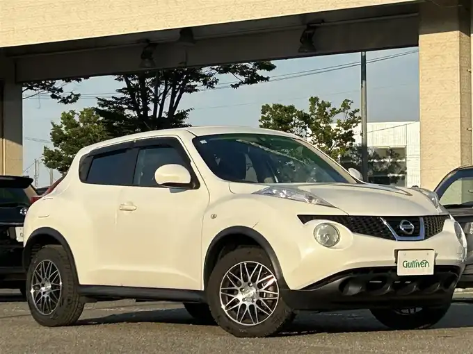 新着情報“ジューク15RS タイプV”2014年式ブリリアントホワイトパール入荷しました！