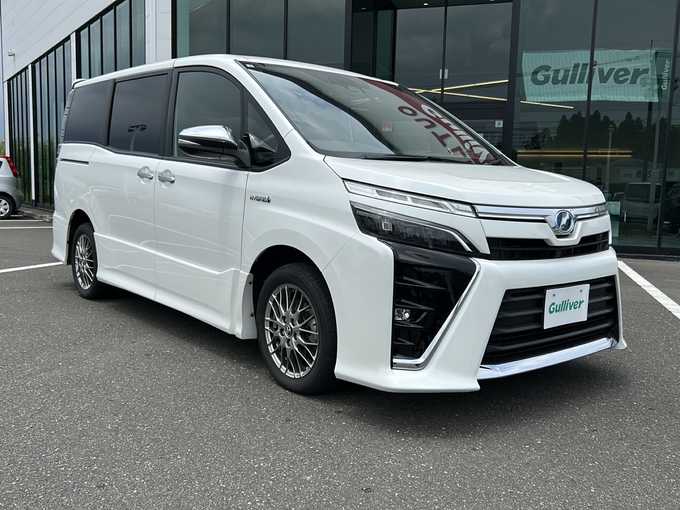 新着情報“ヴォクシーハイブリッドZS 煌”2018年式ホワイトパールクリスタルシャイン入荷しました！