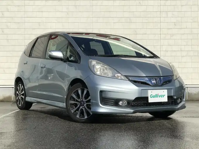 新着情報“フィットハイブリッドハイブリッド・RS ファインスタイル”2013年式スーパープラチナアクアメタリック入荷しました！