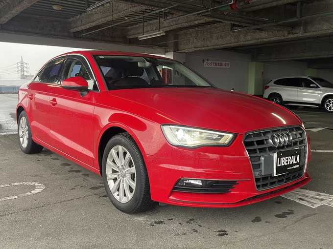 新着情報“Ａ３セダン1．4TFSI”2015年式赤入荷しました！