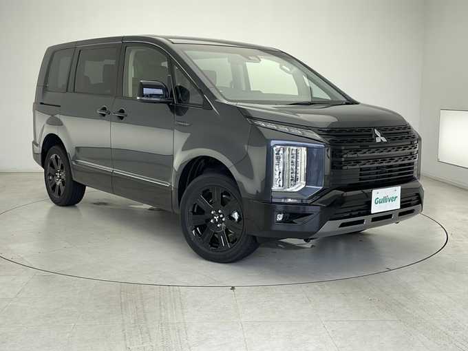 新着情報“デリカＤ：５シャモニー（電動サイドステップ非装着車）”2025年式グラファイトグレーメタリック/ブラックマイカ入荷しました！