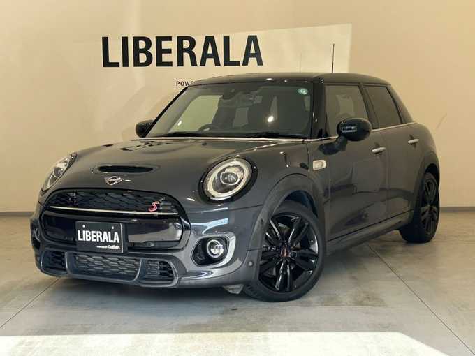 新着情報“ＭＩＮＩクーパーS エッセンシャル・トリム”2021年式グレーⅡ入荷しました！