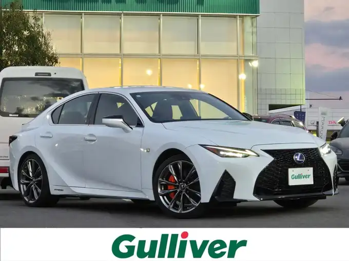 新着情報“ＩＳIS300h Fスポーツ”2021年式ホワイトノーヴァガラスフレーク入荷しました！