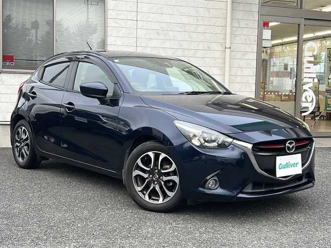 新着情報“デミオXDツーリング”2015年式ディープクリスタルブルーマイカ入荷しました！