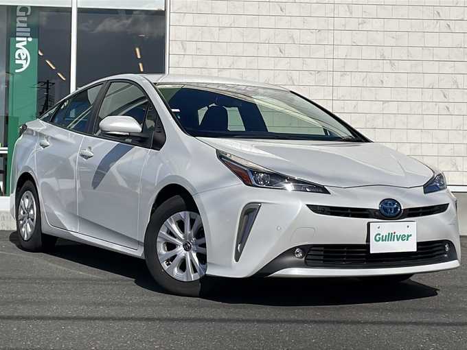 新着情報“プリウスSセーフティプラスⅡ”2021年式プラチナホワイトパールマイカ入荷しました！