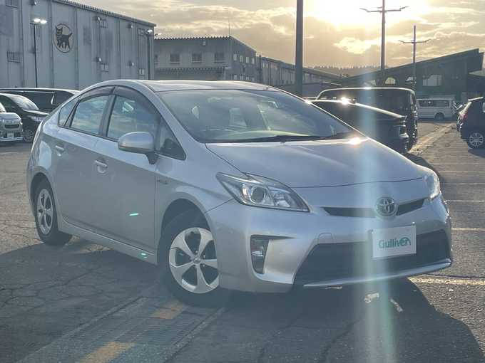 新着情報“プリウスS”2015年式シルバーM入荷しました！