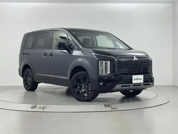 新着情報“デリカＤ：５シャモニー（電動サイドステップ非装着車）”2025年式グラファイトグレーメタリック/ブラックマイカ入荷しました！