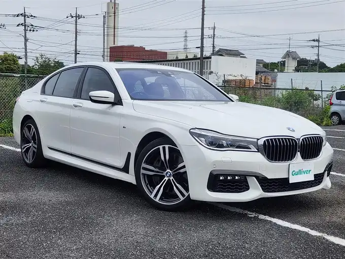 新着情報“７シリーズ750i Mスポーツ”2018年式アルピンホワイトⅢ入荷しました！
