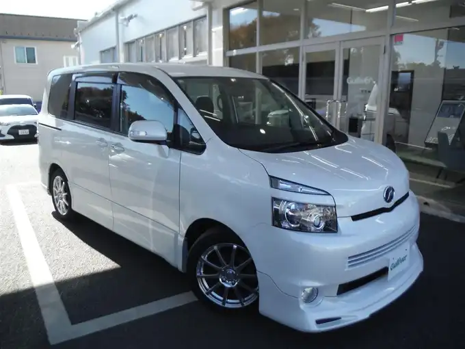 新着情報“ヴォクシーZS”2008年式パール入荷しました！