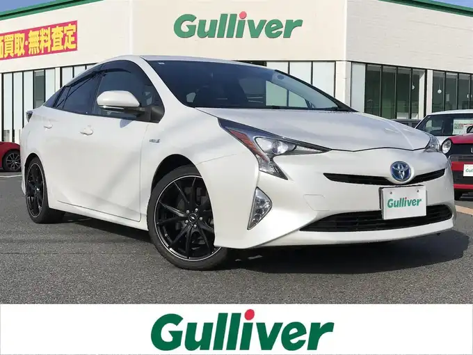 新着情報“プリウスS”2017年式ホワイトパールクリスタルシャイン入荷しました！