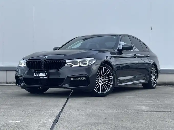 新着情報“５シリーズ523d Mスポーツ”2017年式ソフィスト・グレー・ブリリアント・エフェクト入荷しました！