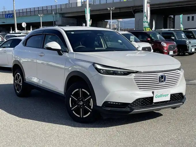 新着情報“ヴェゼルe:HEV X”2022年式パール入荷しました！