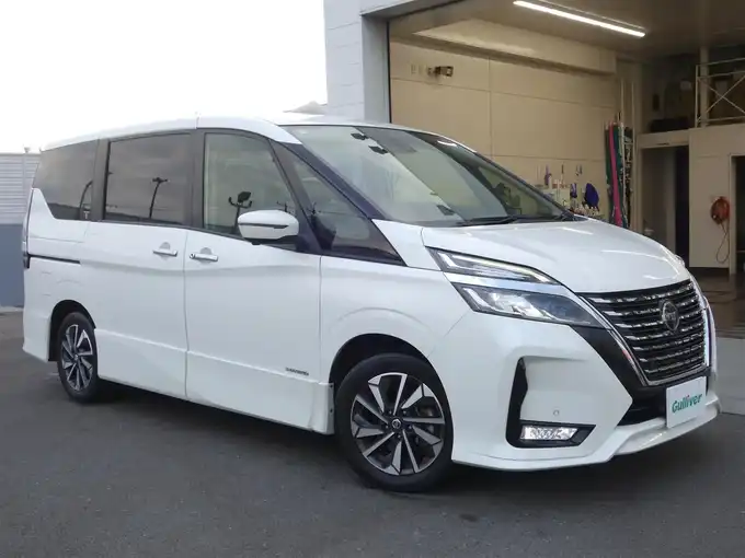 新着情報“セレナハイウェイスターG”2019年式ブリリアントホワイトパール入荷しました！