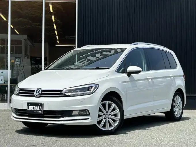 新着情報“ゴルフトゥーランTSI ハイライン”2016年式ピュアホワイト入荷しました！