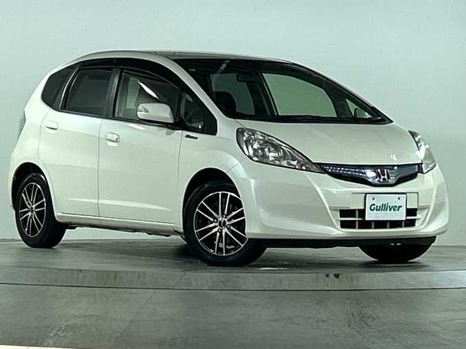 新着情報“フィットハイブリッドハイブリッド・10thアニバーサリー”2012年式プレミアムホワイトパール入荷しました！