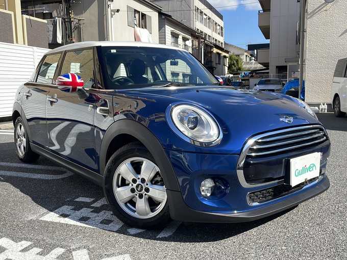 新着情報“ＭＩＮＩクーパー サザーク”2015年式紺入荷しました！