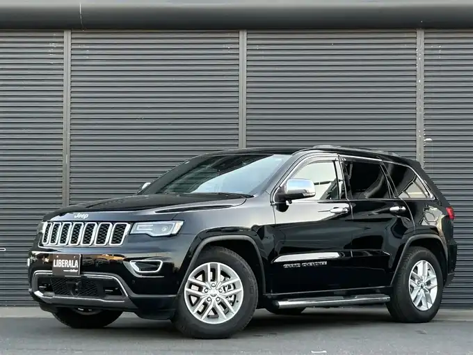 新着情報“ジープ・グランドチェロキーリミテッド”2019年式黒入荷しました！