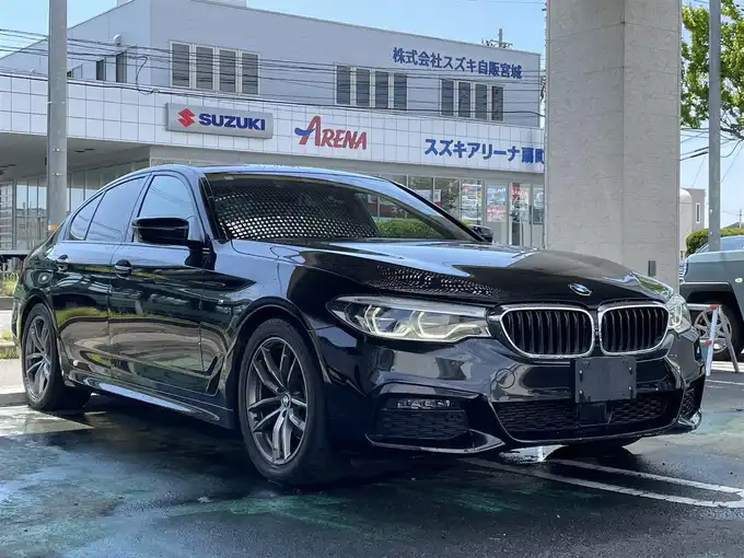 新着情報“５シリーズ523d xDrive Mスピリット”2020年式サファイアブラックP入荷しました！