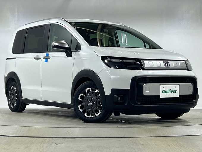 新着情報“フリードe:HEVクロスター”2025年式プラチナホワイトパール入荷しました！