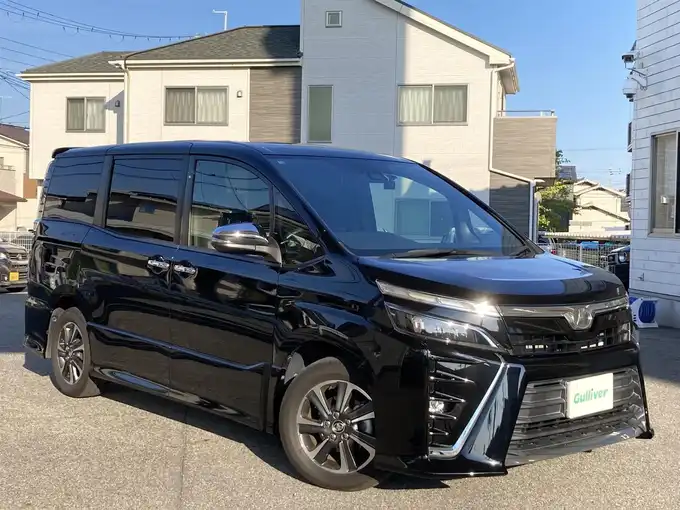 新着情報“ヴォクシーZS 煌”2018年式ブラック入荷しました！