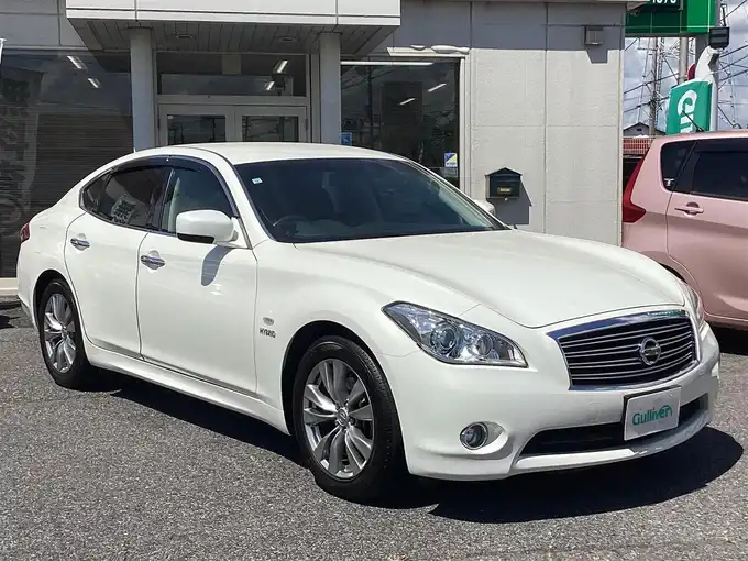 新着情報“フーガハイブリッドベースグレード”2011年式クリスタルホワイトパール入荷しました！