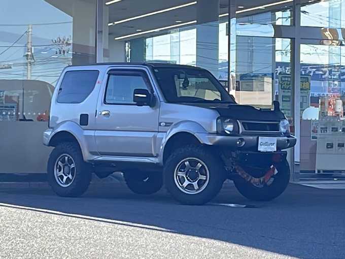 新着情報“ジムニーシエラランドベンチャー”2016年式スチールシルバーM入荷しました！