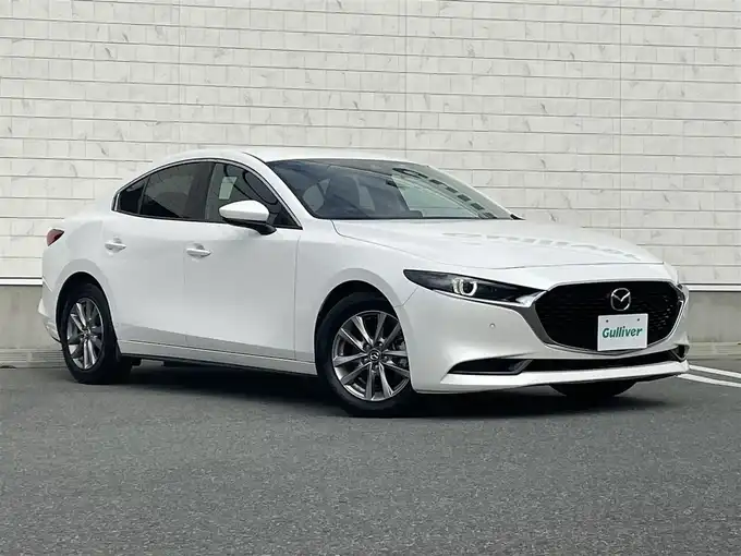 新着情報“ＭＡＺＤＡ３セダン20Sプロアクティブ ツーリングセレクション”2022年式スノーフレイクホワイトパールマイカ入荷しました！