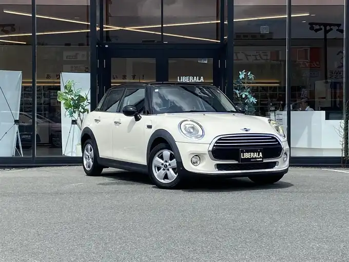 新着情報“ＭＩＮＩクーパーD”2016年式ペッパー・ホワイト入荷しました！