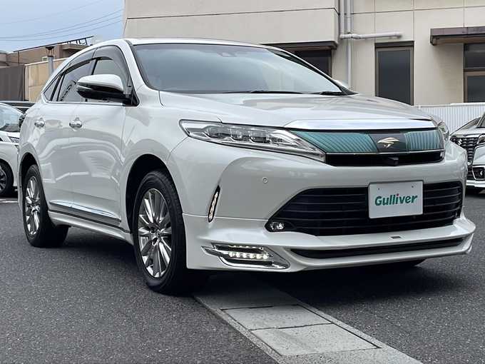 新着情報“ハリアープレミアム”2019年式ホワイトパールクリスタルシャイン入荷しました！