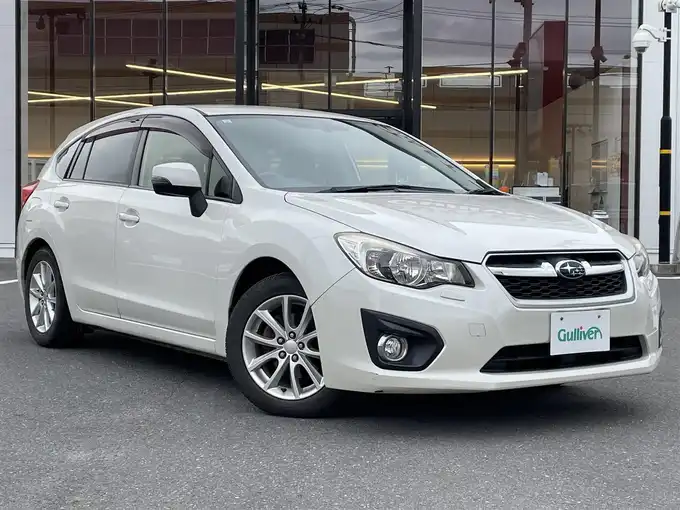 新着情報“インプレッサスポーツ2．0i”2013年式サテンホワイトパール入荷しました！