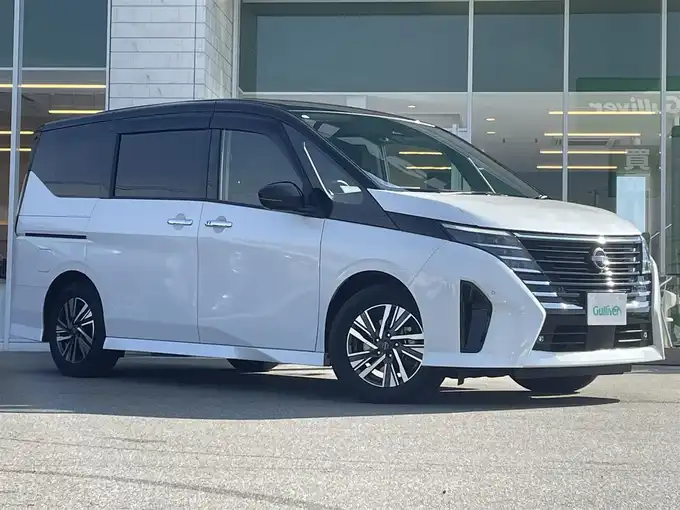 新着情報“セレナe－パワー オーテック”2023年式白入荷しました！