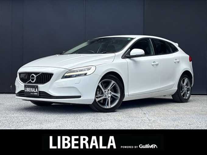 新着情報“Ｖ４０D4 モメンタム”2018年式白入荷しました！