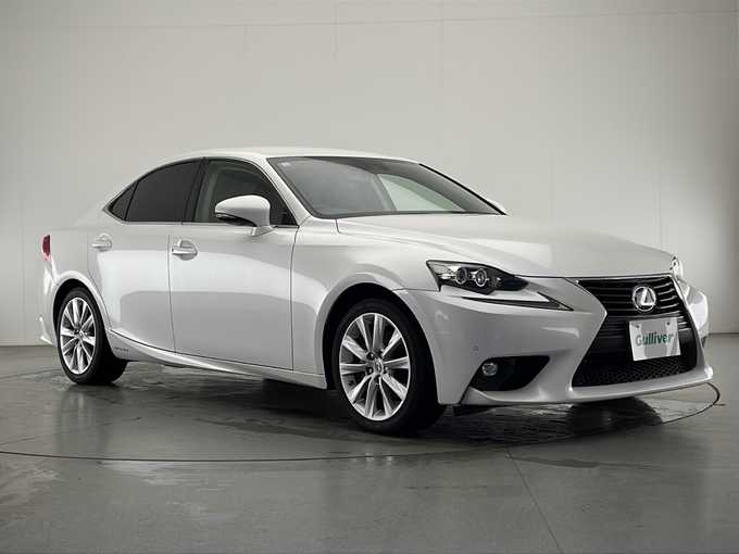 新着情報“ＩＳIS300h バージョンL”2014年式ホワイトパールクリスタルシャイン入荷しました！