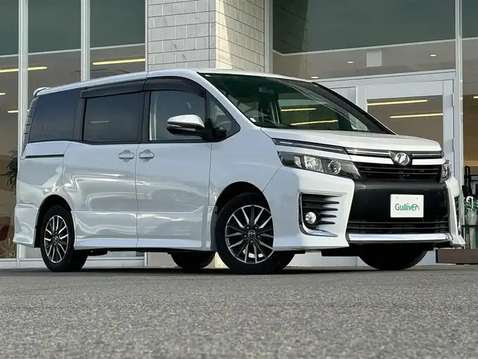 新着情報“ヴォクシーZS”2014年式ホワイトパールクリスタルシャイン入荷しました！