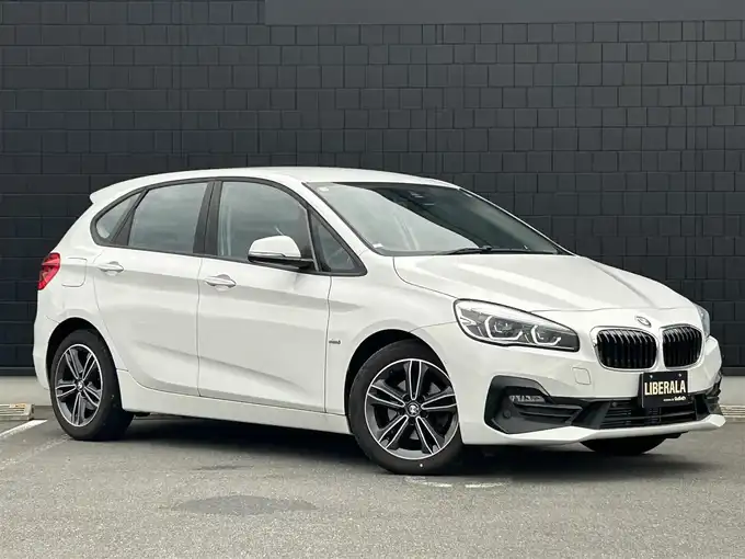 新着情報“２シリーズ218dアクティブツアラー スポーツ”2018年式白入荷しました！