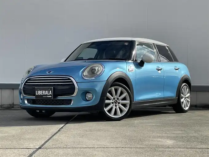 新着情報“ＭＩＮＩクーパーD”2016年式青Ⅱ入荷しました！