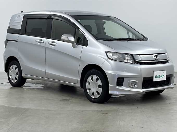 新着情報“フリードスパイクG プレミアムエディション”2016年式アラバスターシルバーメタリック入荷しました！