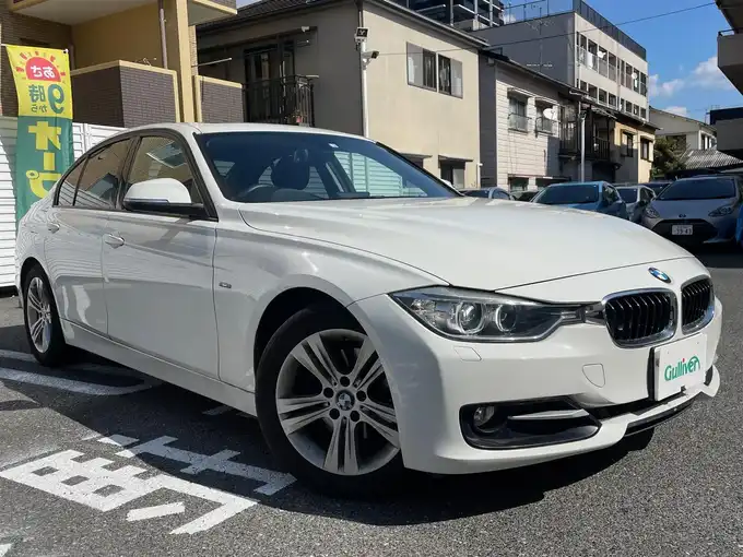 新着情報“３シリーズ320i スポーツ”2014年式アルピンホワイトⅢ入荷しました！