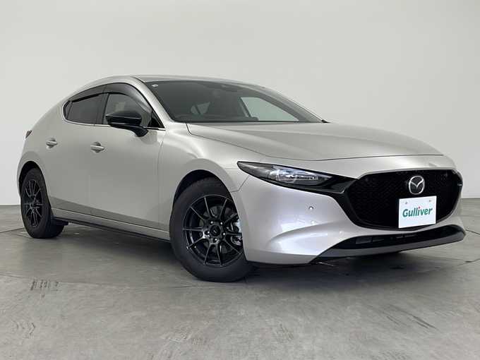 新着情報“ＭＡＺＤＡ３ファストバック20S ブラックトーンエディション”2022年式プラチナクォーツメタリック入荷しました！