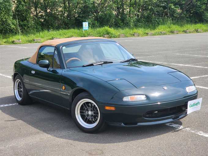 新着情報“ユーノスロードスターVスペシャル”1992年式緑入荷しました！