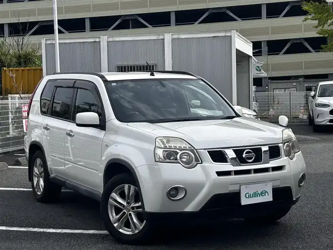 新着情報“エクストレイル20X”2011年式ブリリアントホワイトパール入荷しました！