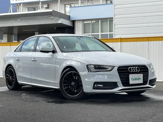 新着情報“Ａ４2．0TFSI”2016年式グレイシアホワイトメタリック入荷しました！