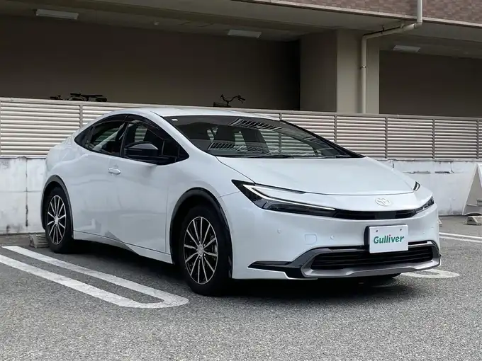 新着情報“プリウスZ”2023年式プラチナホワイトパールマイカ入荷しました！