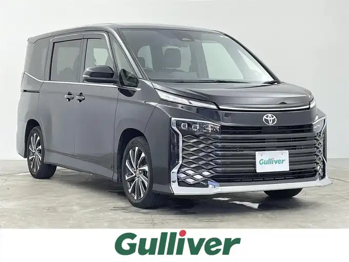 新着情報“ヴォクシーS－Z”2022年式グリッターブラックガラスフレーク入荷しました！