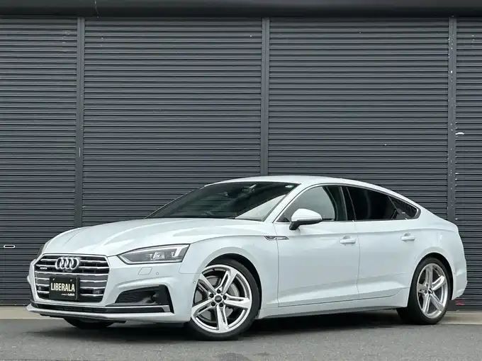 新着情報“Ａ５スポーツバック2．0TFSIクワトロ スポーツ”2018年式グレイシアホワイトメタリック入荷しました！