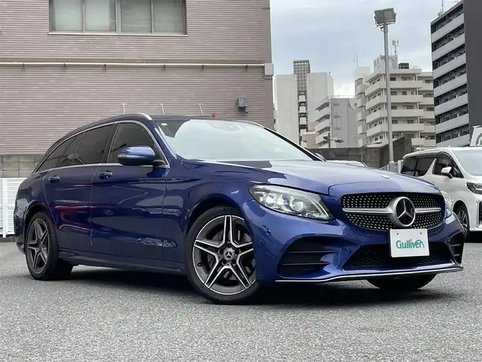 新着情報“Ｃ２２０ｄワゴン ローレウスエディション”2020年式ブリリアントブルーM入荷しました！