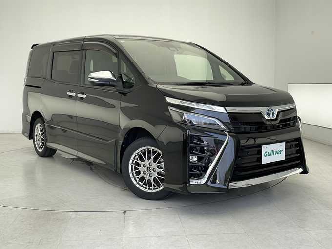 新着情報“ヴォクシーハイブリッドZS 煌Ⅲ”2021年式イナズマスパーキングブラックガラスフレーク入荷しました！