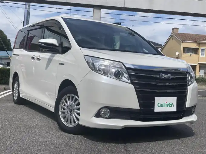 新着情報“ノアハイブリッドG”2015年式ホワイトパールクリスタルシャイン入荷しました！